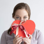 Идеи за подаръци за Свети Валентин, които създават истински емоции